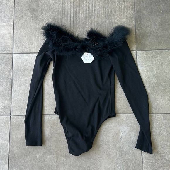 OW Black Feather Lined Off Shoulder Bodysuit M - Picture 2 of 3